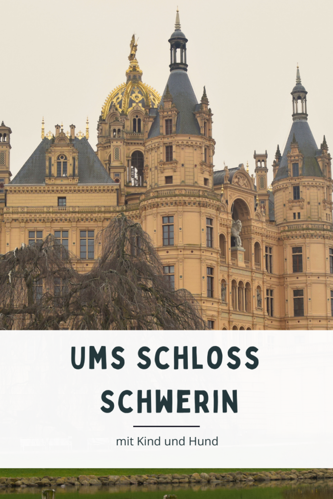 Ums Schloss Schwerin mit Kind und Hund