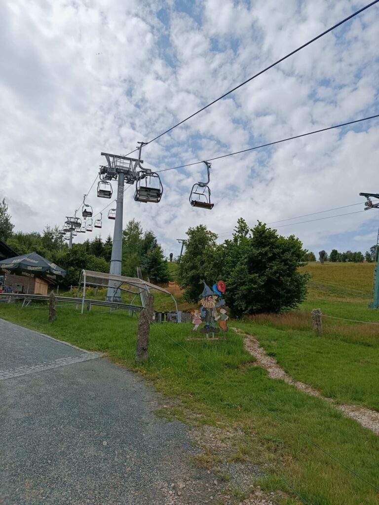 Wurzelrudis mit Kind und Hund